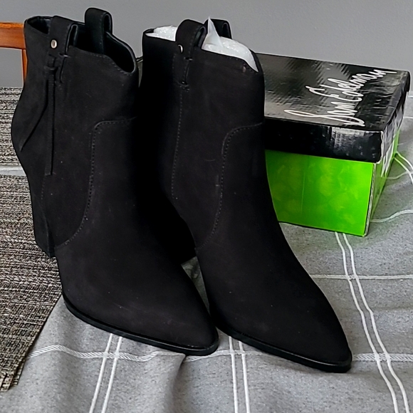 𝅺Sam Edelman Niomi Nubuck Booties Black Western Style Pull On size 7.5 - Picture 1 of 6